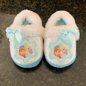 ❄️DISNEY❄️FROZEN size 7/8 toddler slippers❄️